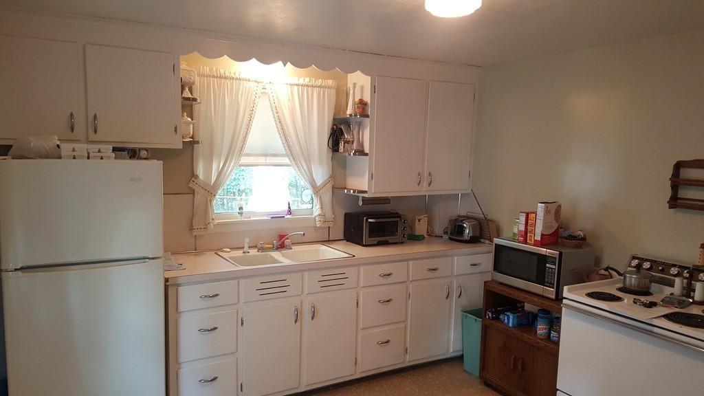 34 Eleanor Road Springfield, MA 01108 - Photo 7 of 24