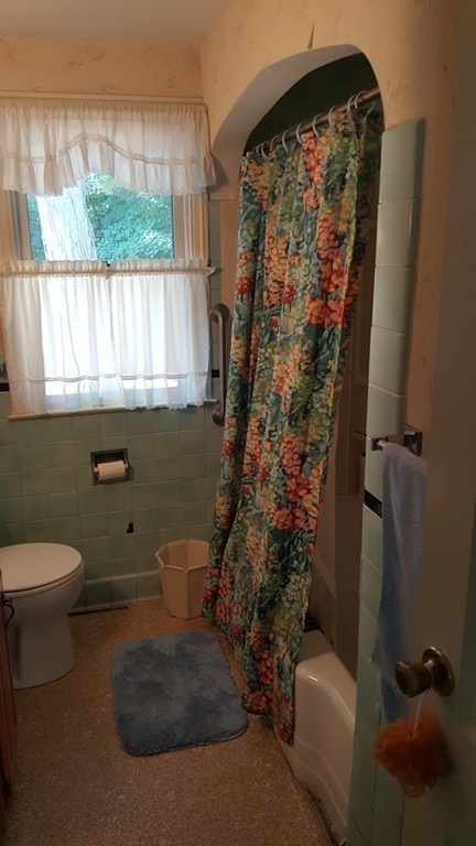 34 Eleanor Road Springfield, MA 01108 - Photo 9 of 24