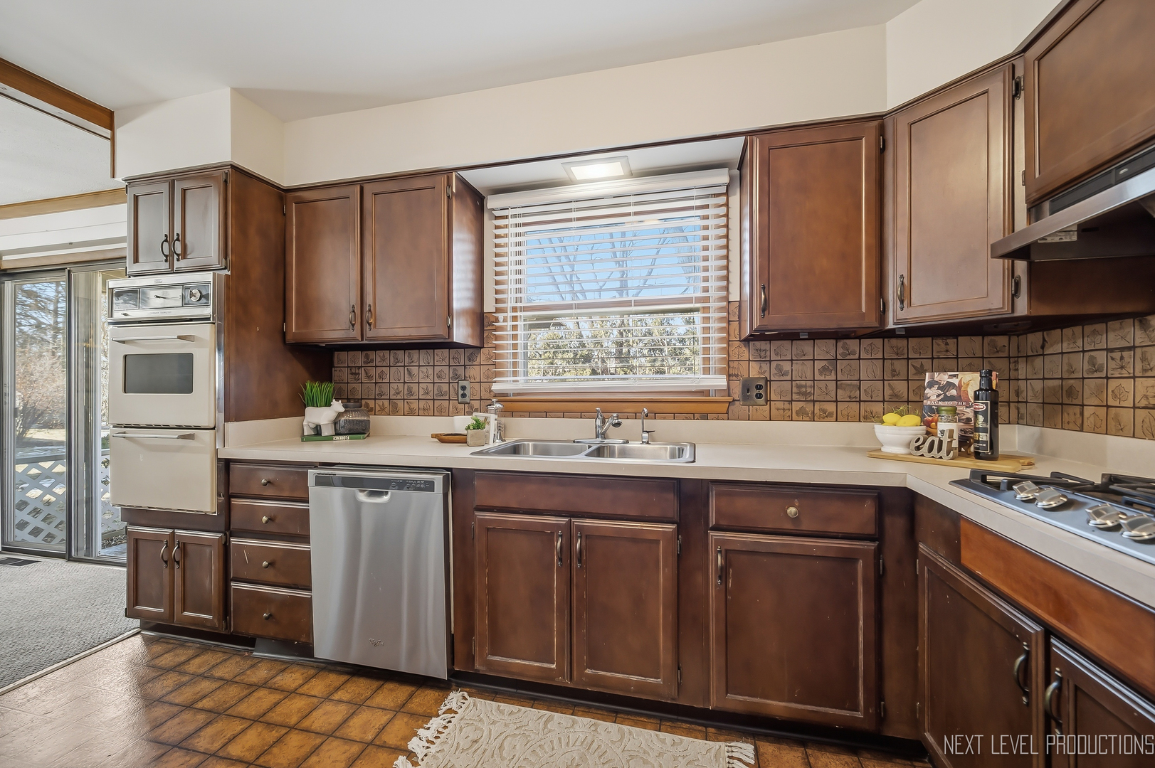 906 Carol Avenue Elgin, IL 60123 - Photo 18 of 31 a kitchen with stainless steel appliances a sink stove and cabinets
