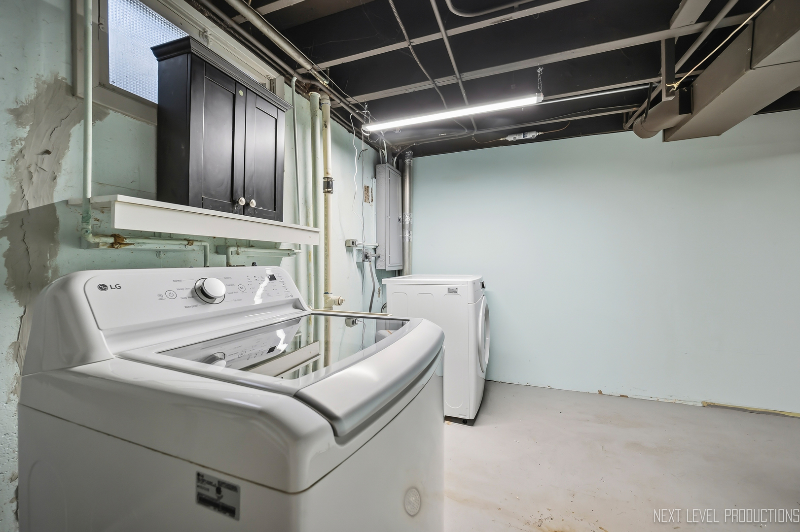 906 Carol Avenue Elgin, IL 60123 - Photo 19 of 31 a utility room with dryer and washer
