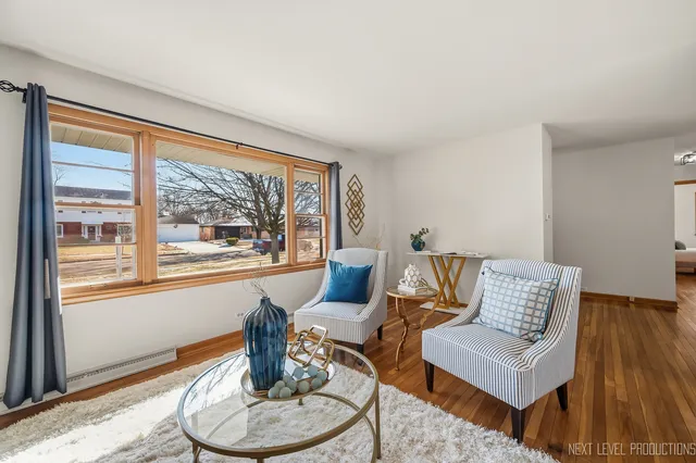 $329,900 | 906 Carol Avenue, Elgin, IL 60123