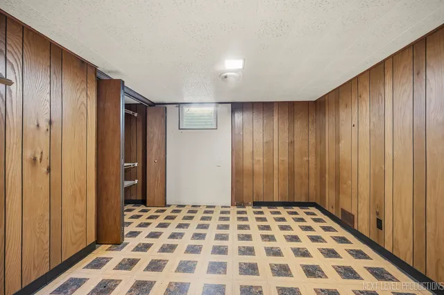 $329,900 | 906 Carol Avenue, Elgin, IL 60123