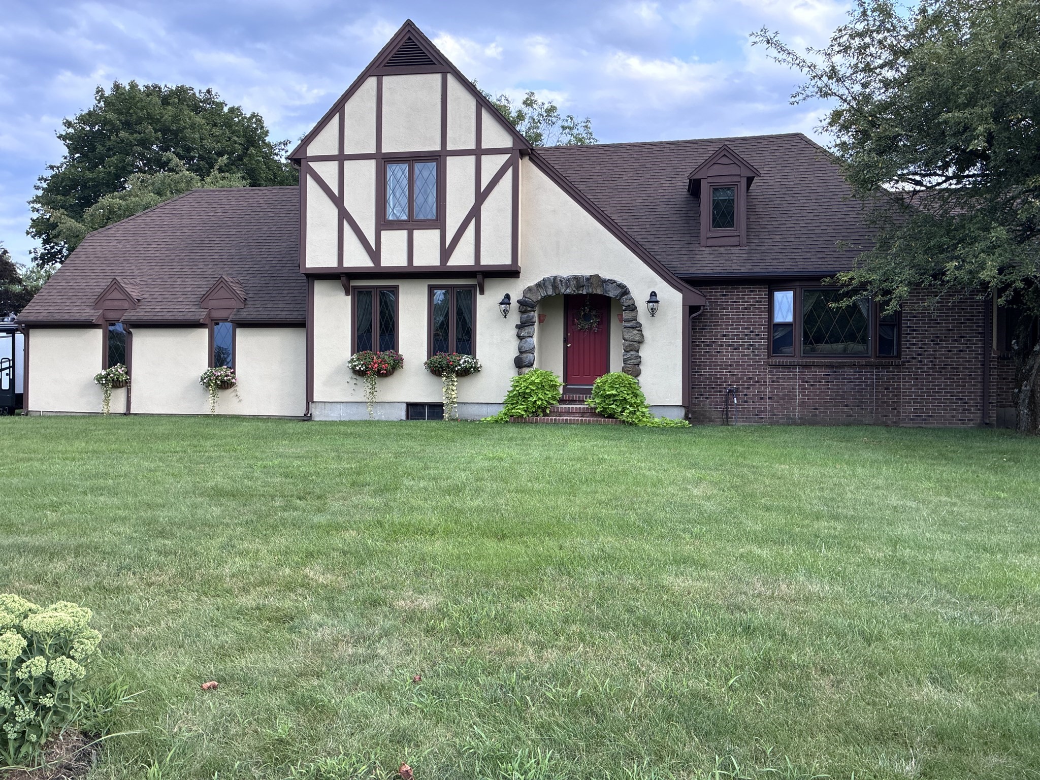 6 Old Homestead Road Methuen, MA 01844 - Photo 2 of 33 Gallery Image 2