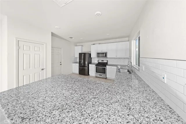 $4,200 | 11640 Eldridge Avenue, Sylmar, CA 91342