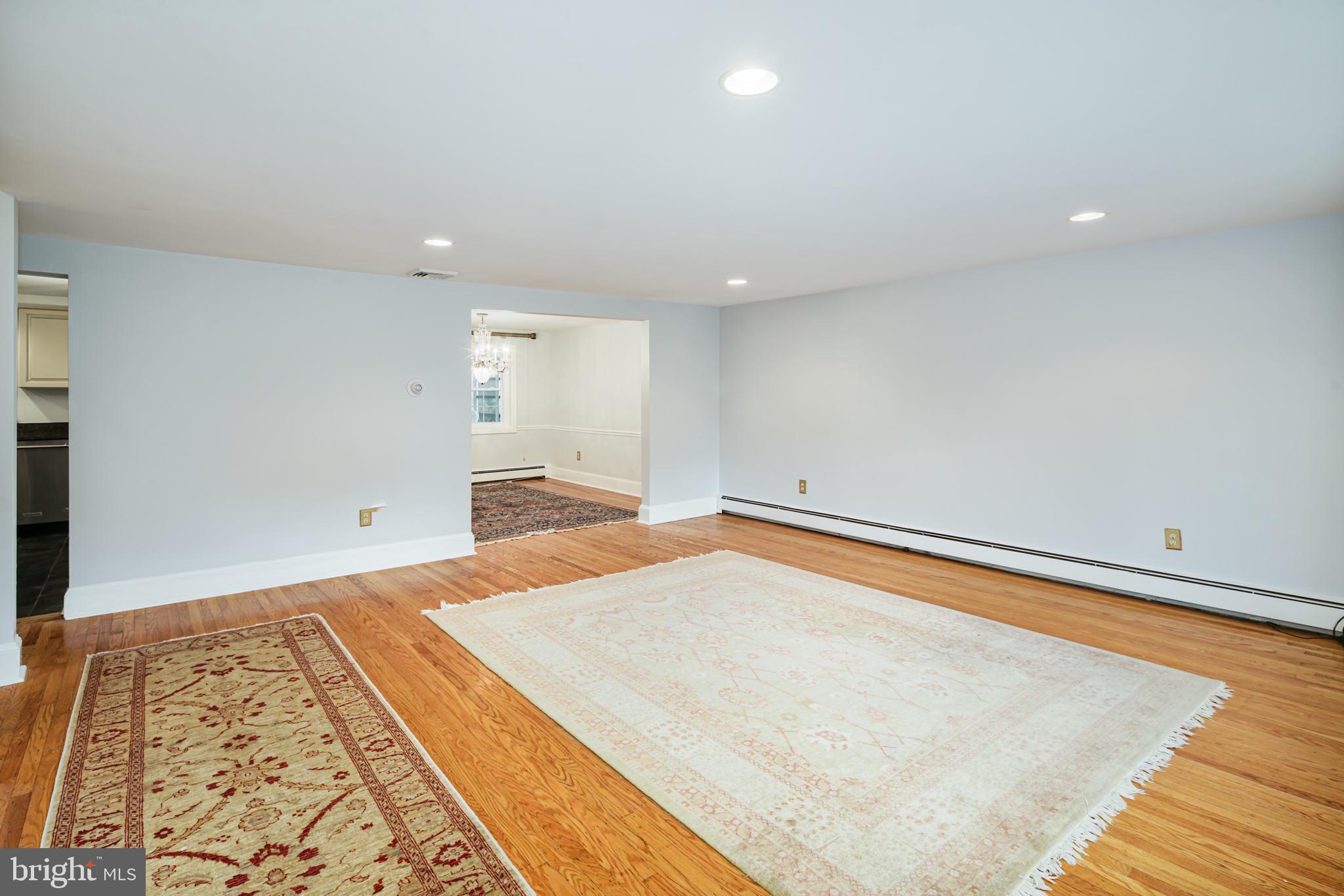 668 Beverly Road Holland, PA 18966 - Photo 5 of 34 Living Room