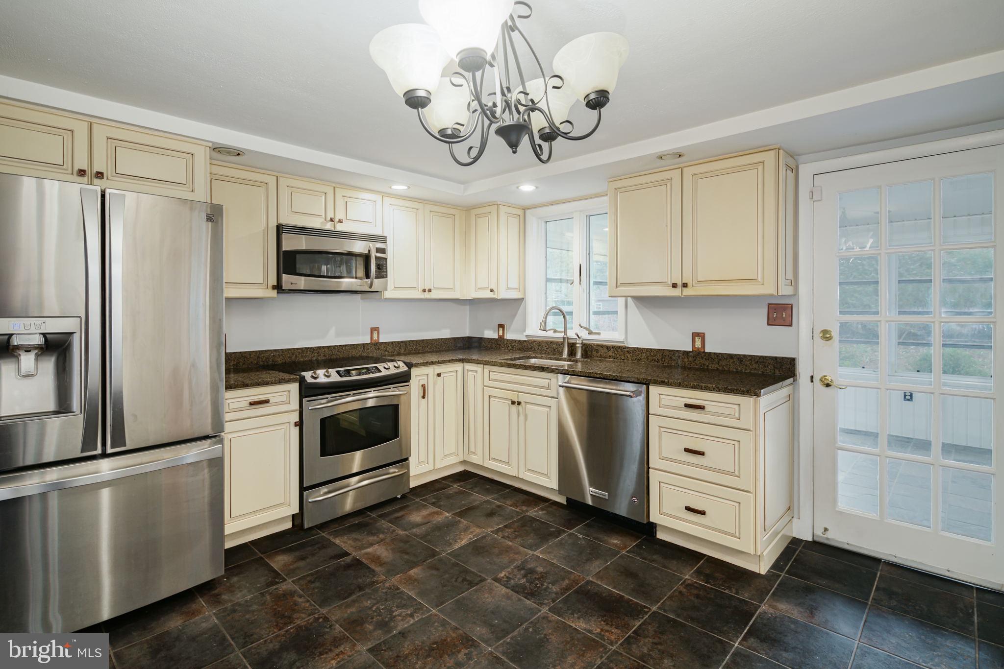668 Beverly Road Holland, PA 18966 - Photo 8 of 34 Kitchen