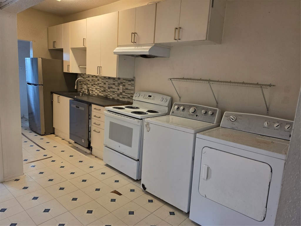 1226 West Gray Street, Unit 2 Houston, TX 77019 - Photo 2 of 14 a utility room with dryer and washer