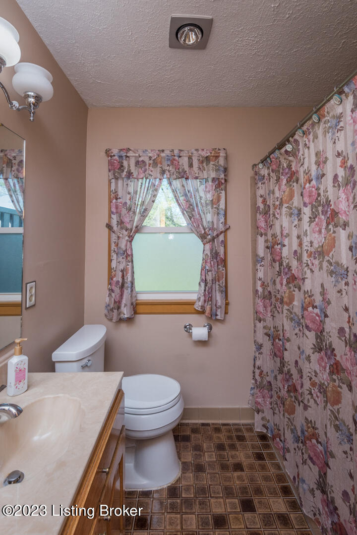 5 Pembroke Road Louisville, KY 40220 - Photo 21 of 38 021