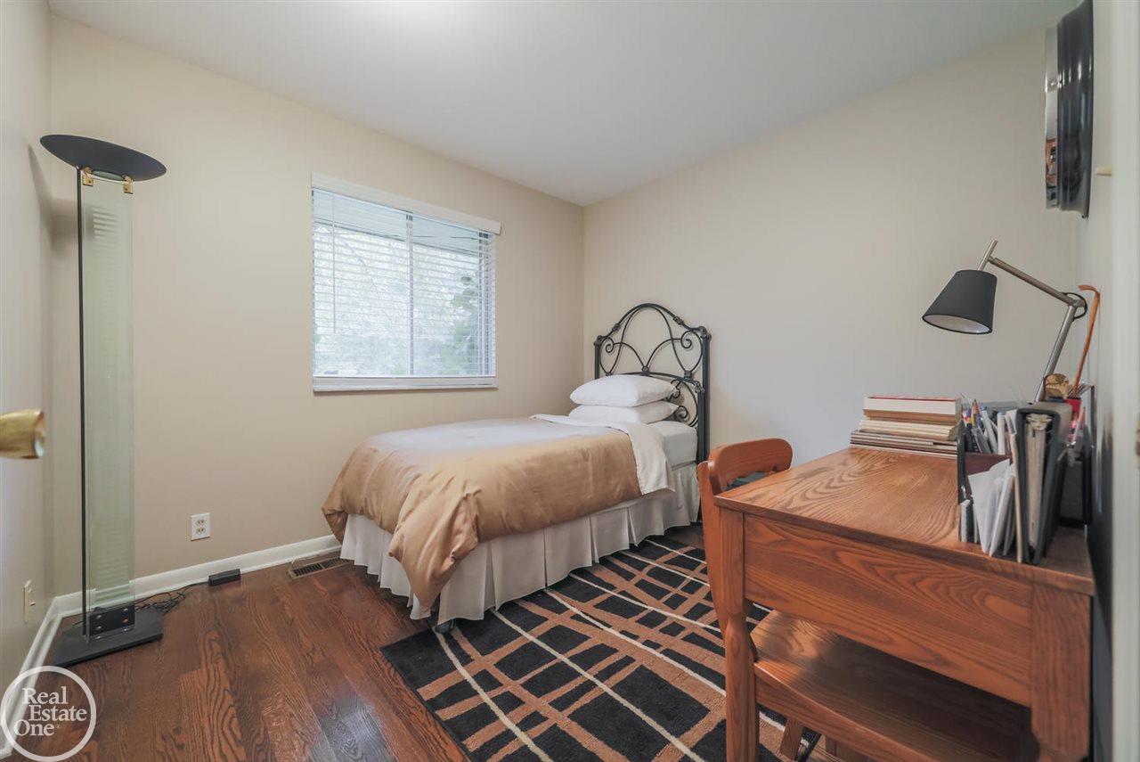 5517 Commerce Road West Bloomfield, MI 48324 - Photo 19 of 33