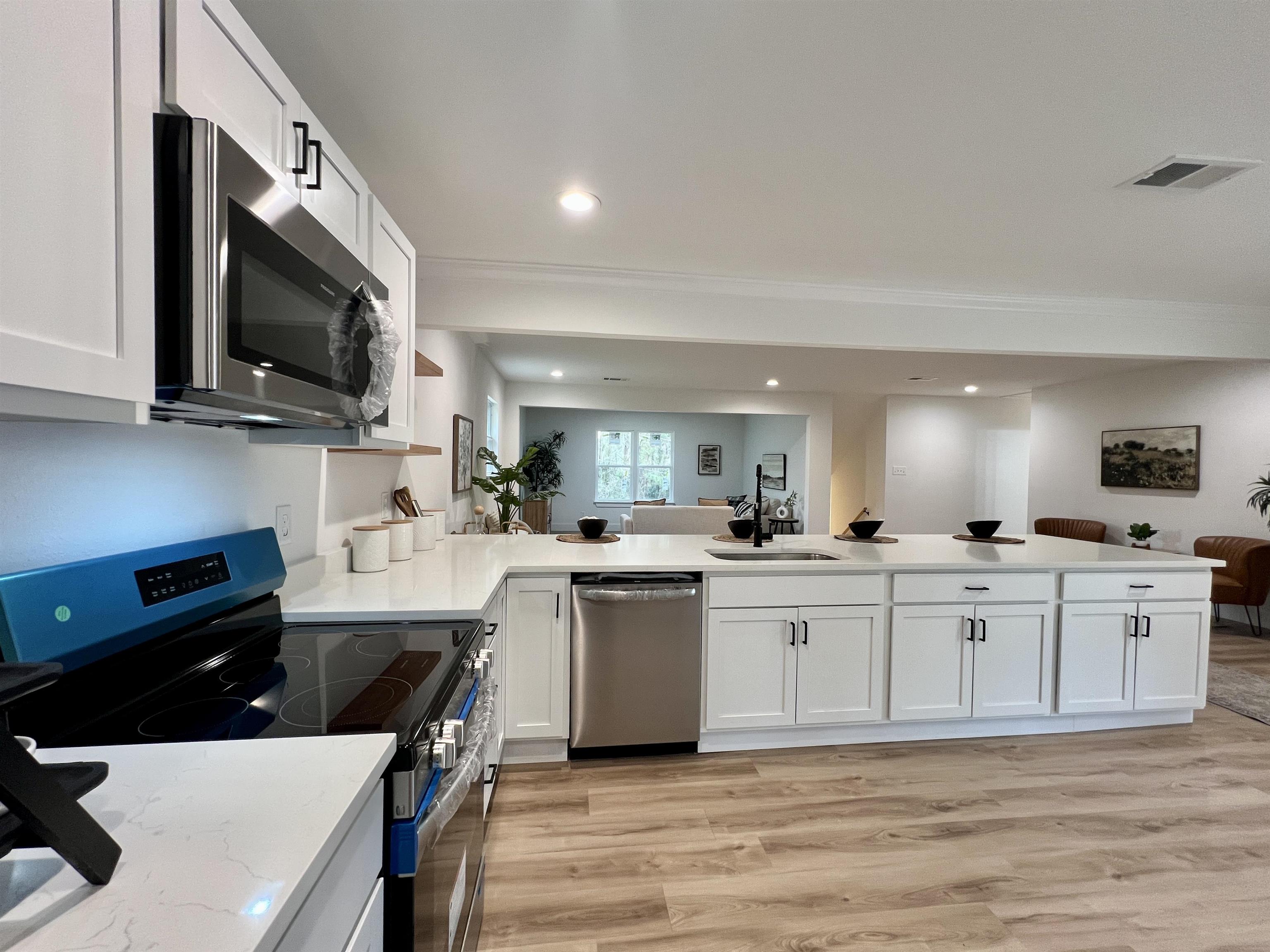 116 Sara Avenue East Daphne, AL 36527 - Photo 5 of 31 Kitchen