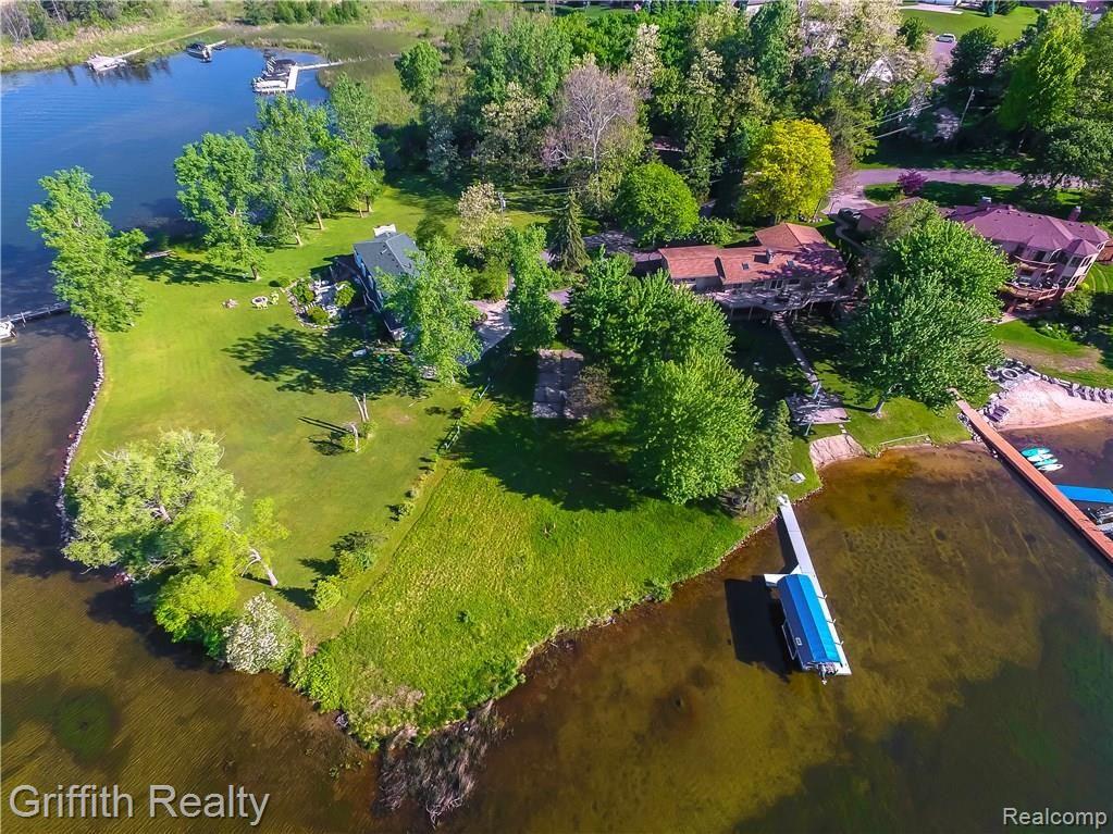 5295 Sharp Howell, MI 48843 - Photo 2 of 11 Gallery Image 2