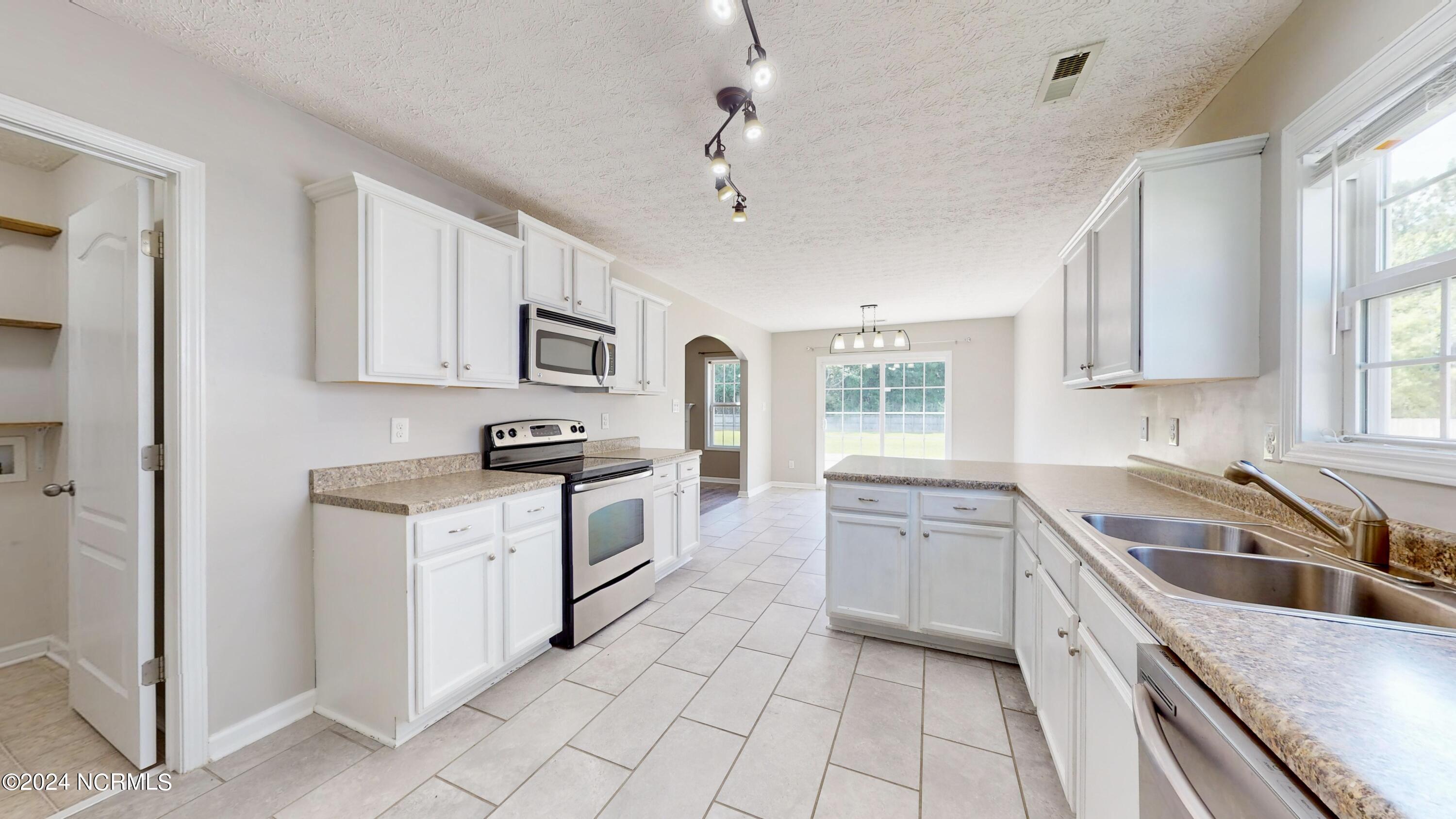 273 Station House Road New Bern, NC 28562 - Photo 10 of 36 273-Station-House-Rd-07052024_112344