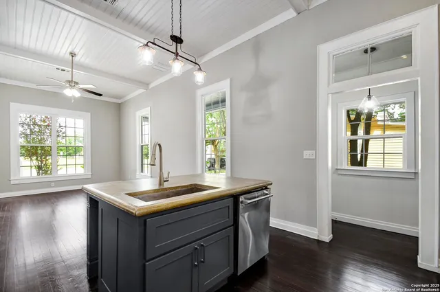 $630,000 | 327 Barrera Street, San Antonio, TX 78210