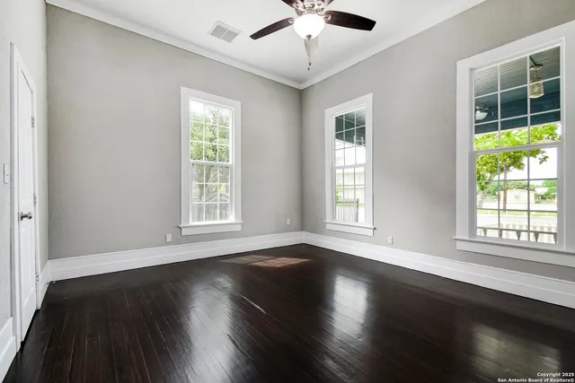 $630,000 | 327 Barrera Street, San Antonio, TX 78210