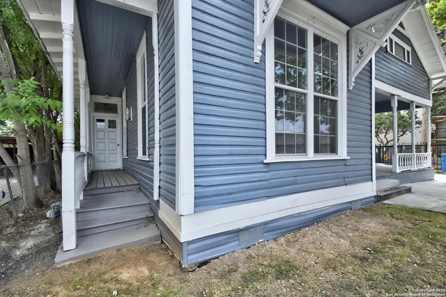 $630,000 | 327 Barrera Street, San Antonio, TX 78210