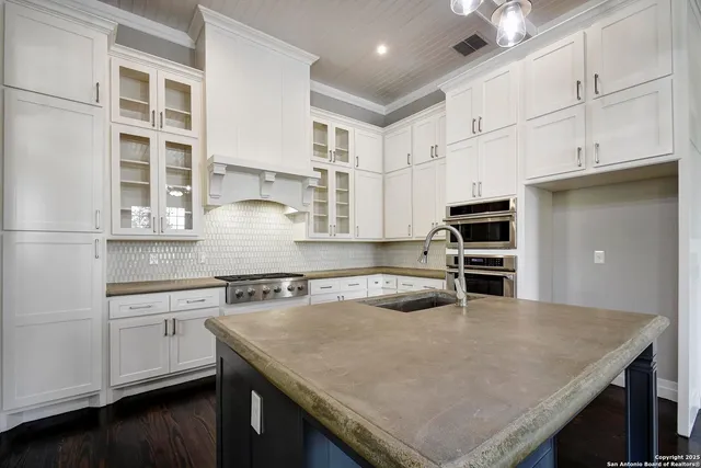 $630,000 | 327 Barrera Street, San Antonio, TX 78210