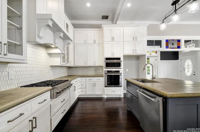 $630,000 | 327 Barrera Street, San Antonio, TX 78210