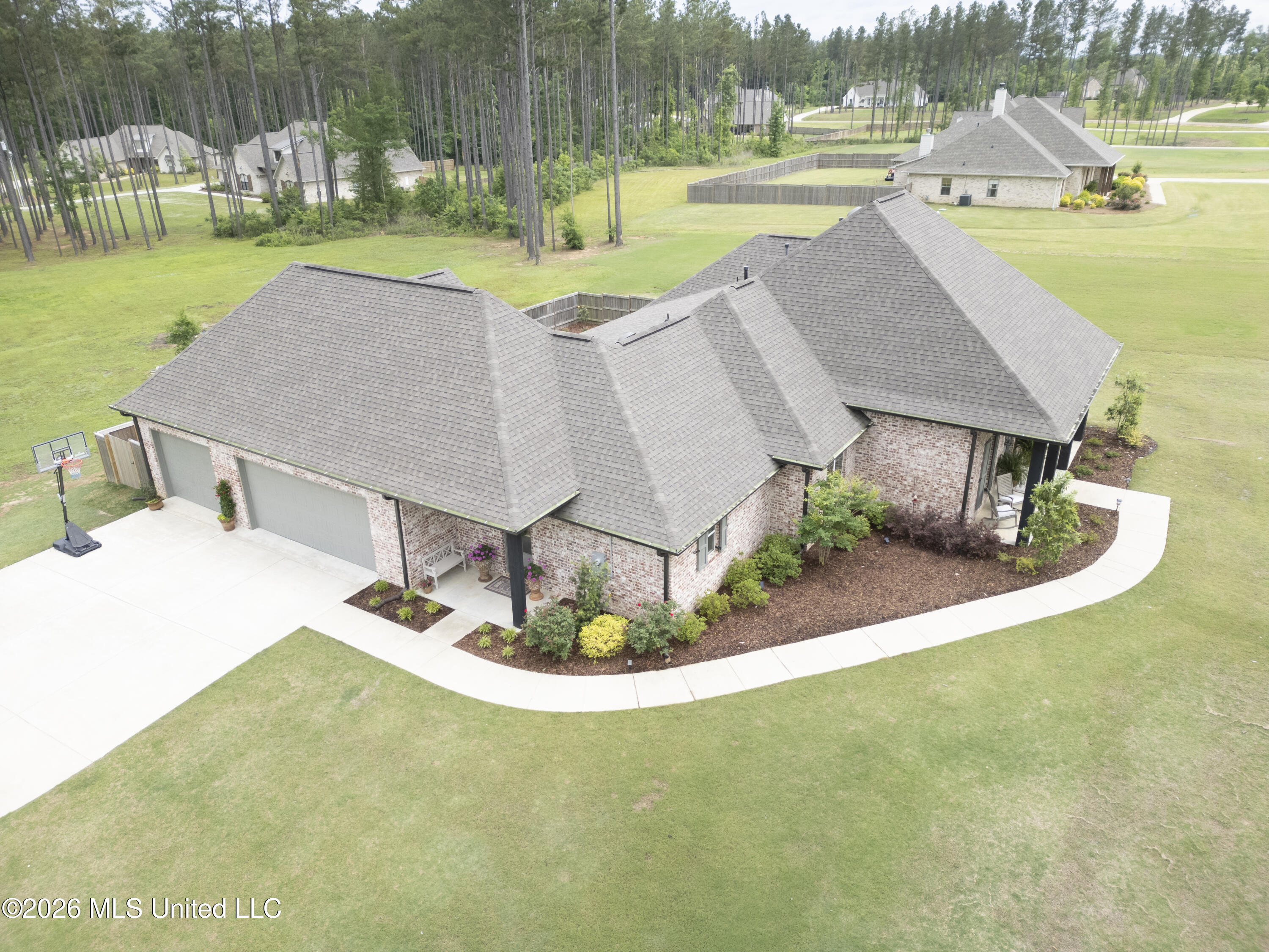 400 Fallen Acorn Circle Brandon, MS 39047 - Photo 2 of 49 400 Fallen Acorn Cir drone -11