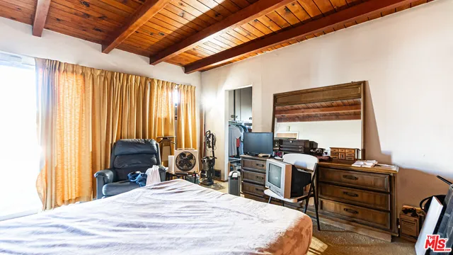 a view of entryway and hall