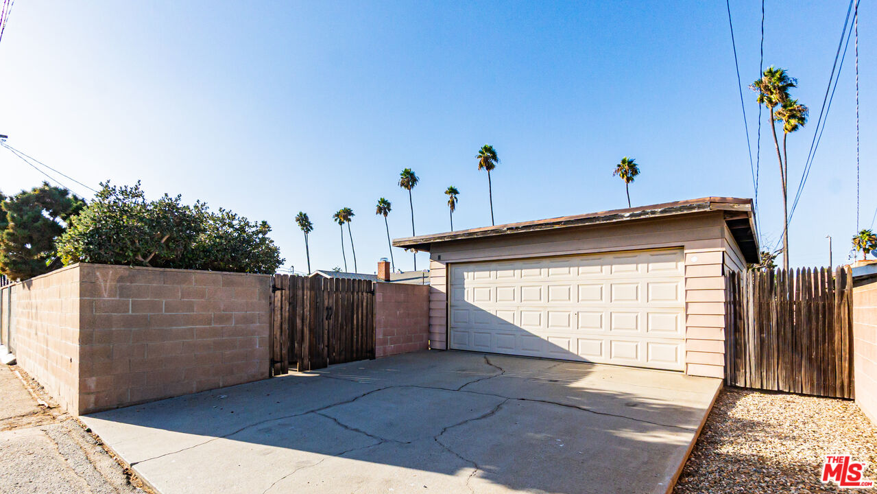 1408 251st Street Harbor City, CA 90710 - Photo 40 of 40 a view of a garage