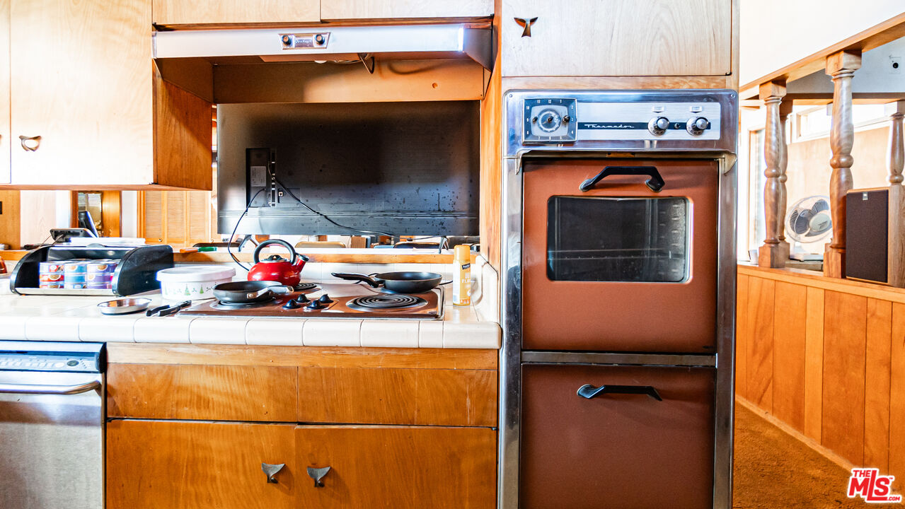 1408 251st Street Harbor City, CA 90710 - Photo 10 of 40 a utility room with dryer and washer