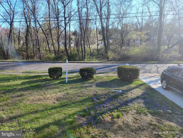 $679,900 | 6312 Indian Run Parkway, Alexandria, VA 22312