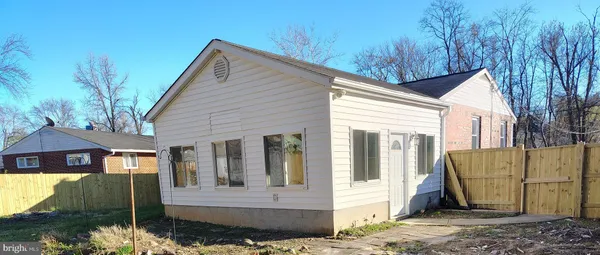 $679,900 | 6312 Indian Run Parkway, Alexandria, VA 22312