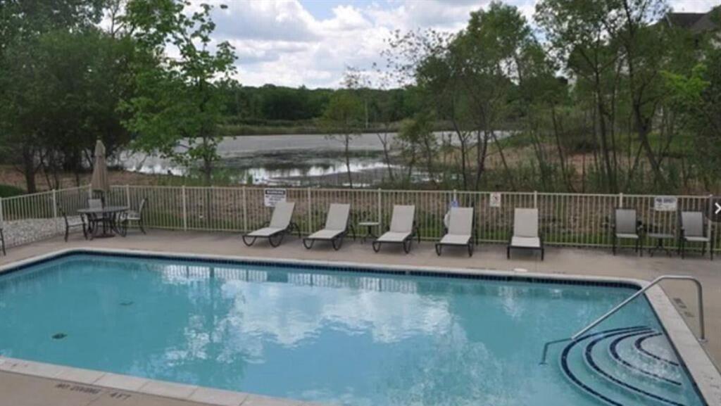 873 Amanda Lane Pontiac, MI 48340 - Photo 3 of 20 Ass. Swiming pool
