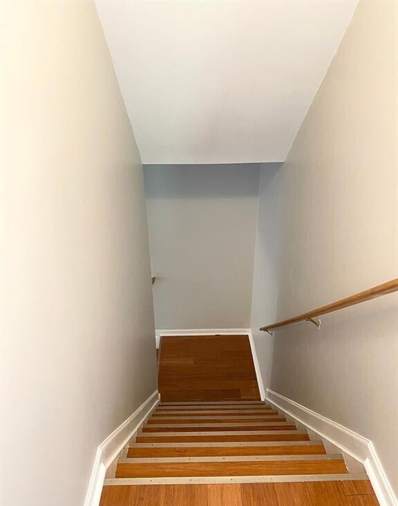 873 Amanda Lane Pontiac, MI 48340 - Photo 5 of 20 Stairs to the condo