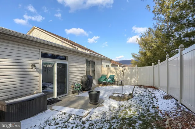 a front view of house with yard