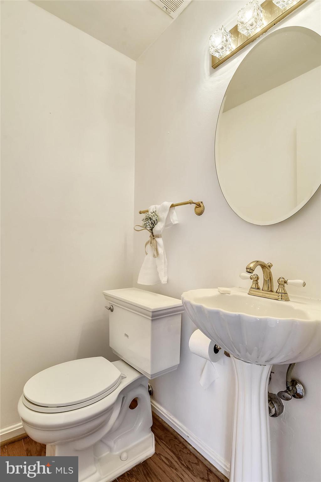 8546 Stonewall Road Manassas, VA 20110 - Photo 15 of 32 Main Level Powder Room