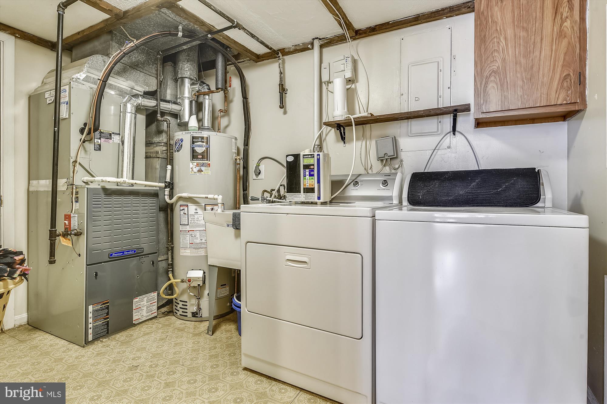 8546 Stonewall Road Manassas, VA 20110 - Photo 27 of 32 Utility Room w / Washer & Dryer