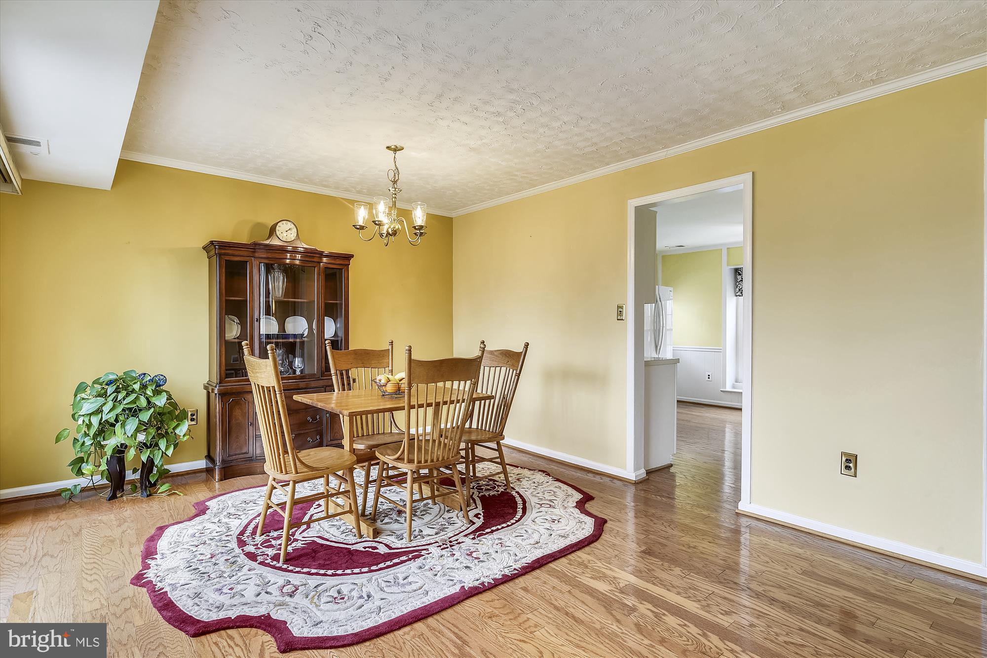 8546 Stonewall Road Manassas, VA 20110 - Photo 8 of 32 Spacious Dining Room