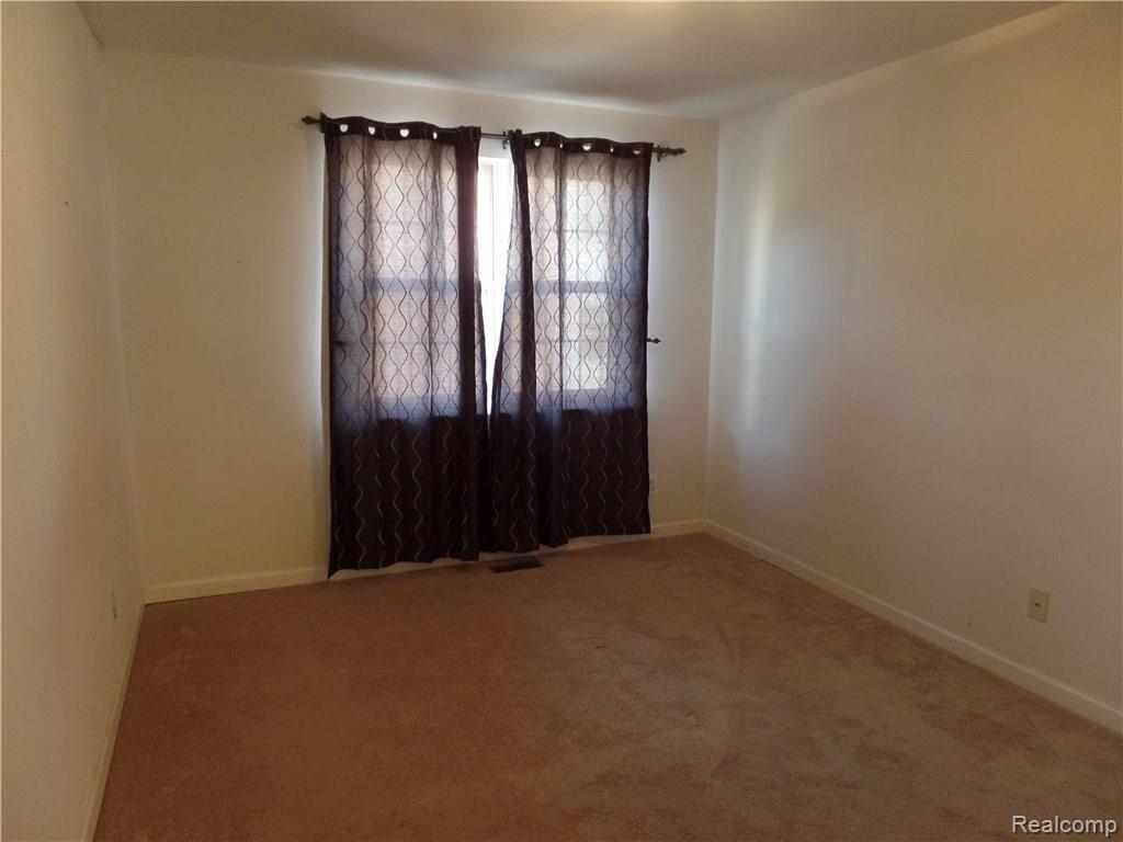 16896 Farmington Road, Unit 39 Livonia, MI 48154 - Photo 7 of 12 SAM_0401.JPG
