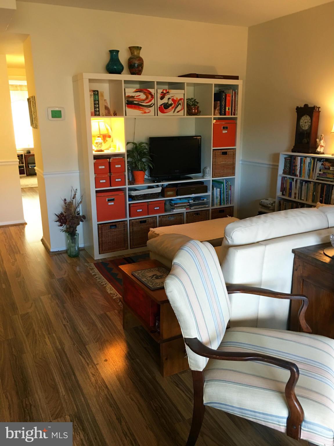 113 Cross Keys Road, Unit R113C Baltimore, MD 21210 - Photo 5 of 19 Living Room