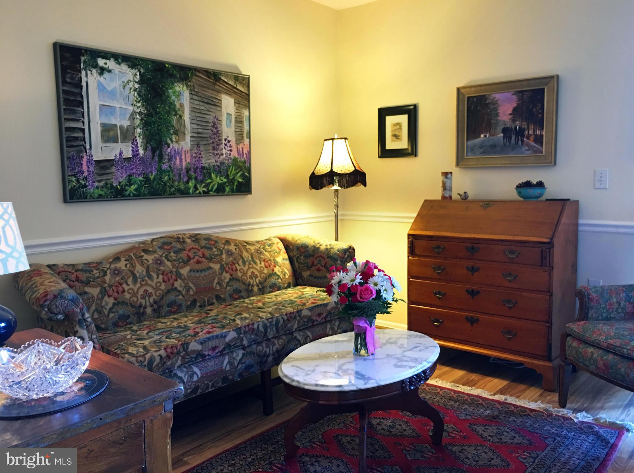 113 Cross Keys Road, Unit R113C Baltimore, MD 21210 - Photo 7 of 19 Living Room