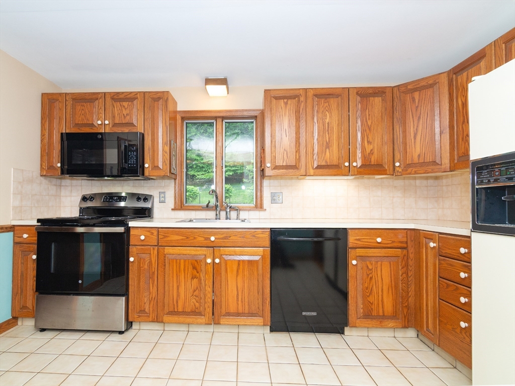 58 Cedar Hill Road Ashland, MA 01721 - Photo 11 of 42
