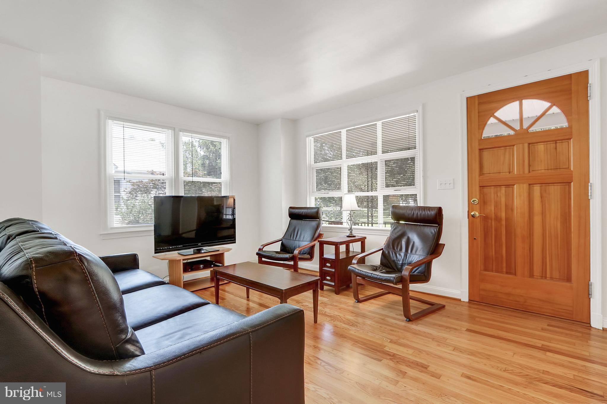 2501 Linwood Road Baltimore, MD 21234 - Photo 3 of 26 Living Room