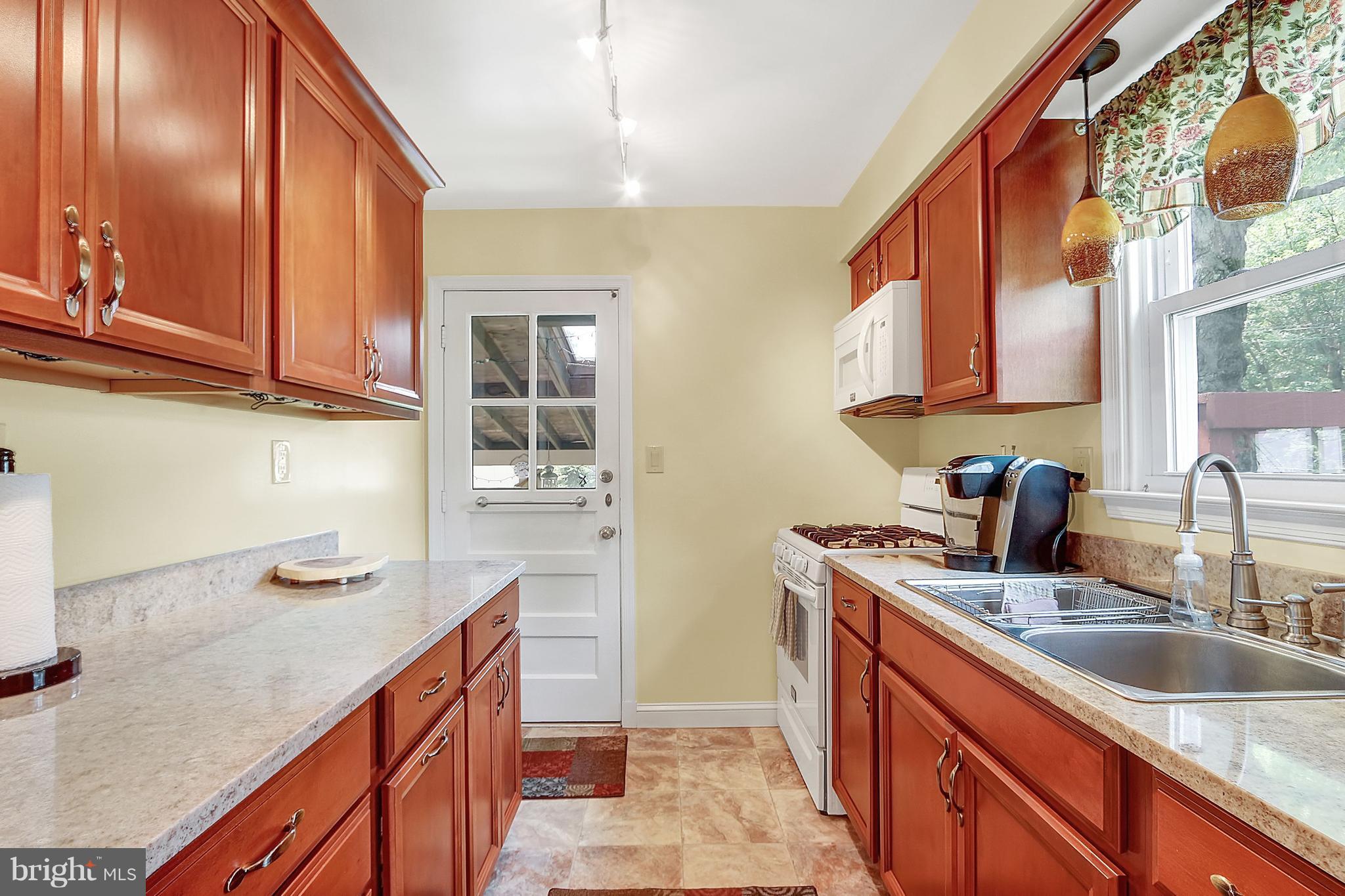 2501 Linwood Road Baltimore, MD 21234 - Photo 8 of 26 Kitchen
