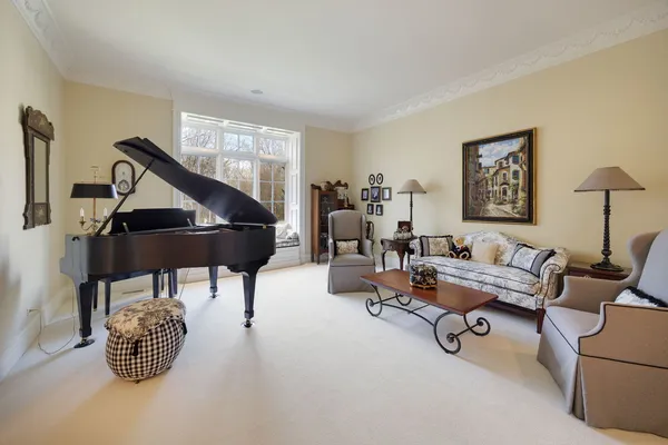 $2,600,000 | 33W551 Hub Road, Wayne, IL 60184