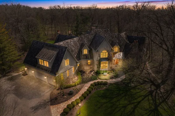 $2,600,000 | 33W551 Hub Road, Wayne, IL 60184