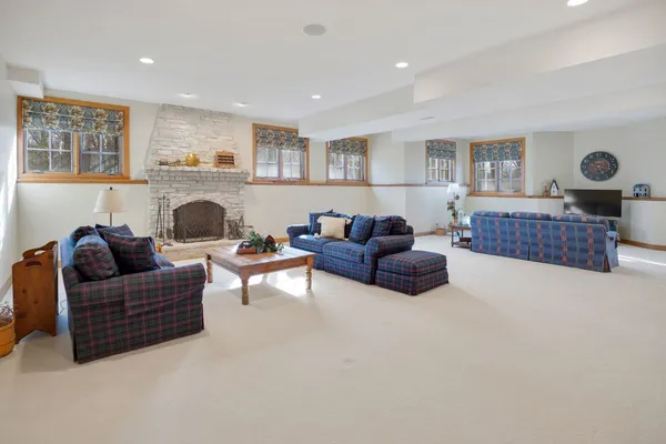 $2,600,000 | 33W551 Hub Road, Wayne, IL 60184