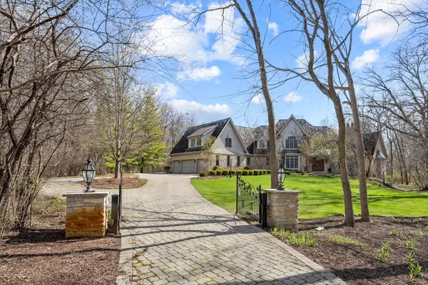 $2,600,000 | 33W551 Hub Road, Wayne, IL 60184