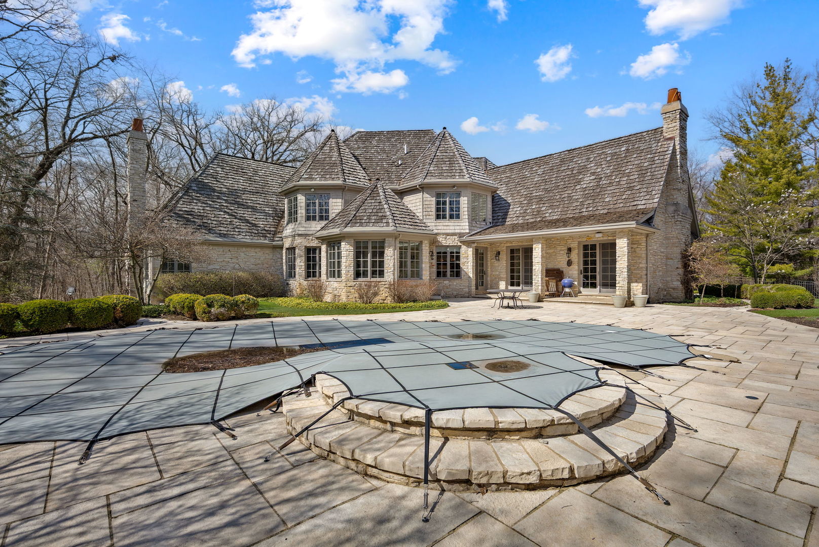 33W551 Hub Road Wayne, IL 60184 - Photo 55 of 59 a front view of a building with entertaining space