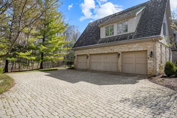 $2,600,000 | 33W551 Hub Road, Wayne, IL 60184