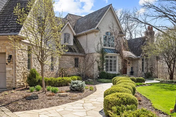 $2,600,000 | 33W551 Hub Road, Wayne, IL 60184