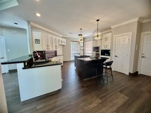 $2,500 | 8006 Oakwood Bend Drive, Houston, TX 77040