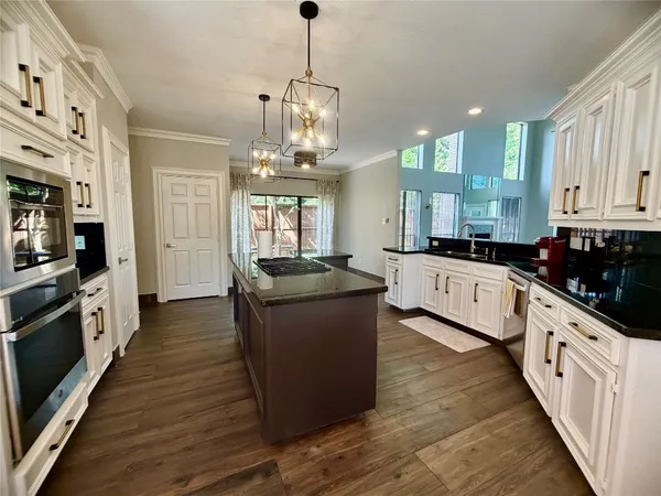 $2,500 | 8006 Oakwood Bend Drive, Houston, TX 77040