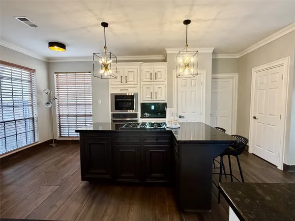 $2,500 | 8006 Oakwood Bend Drive, Houston, TX 77040