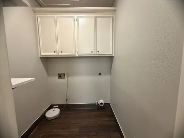 $2,500 | 8006 Oakwood Bend Drive, Houston, TX 77040